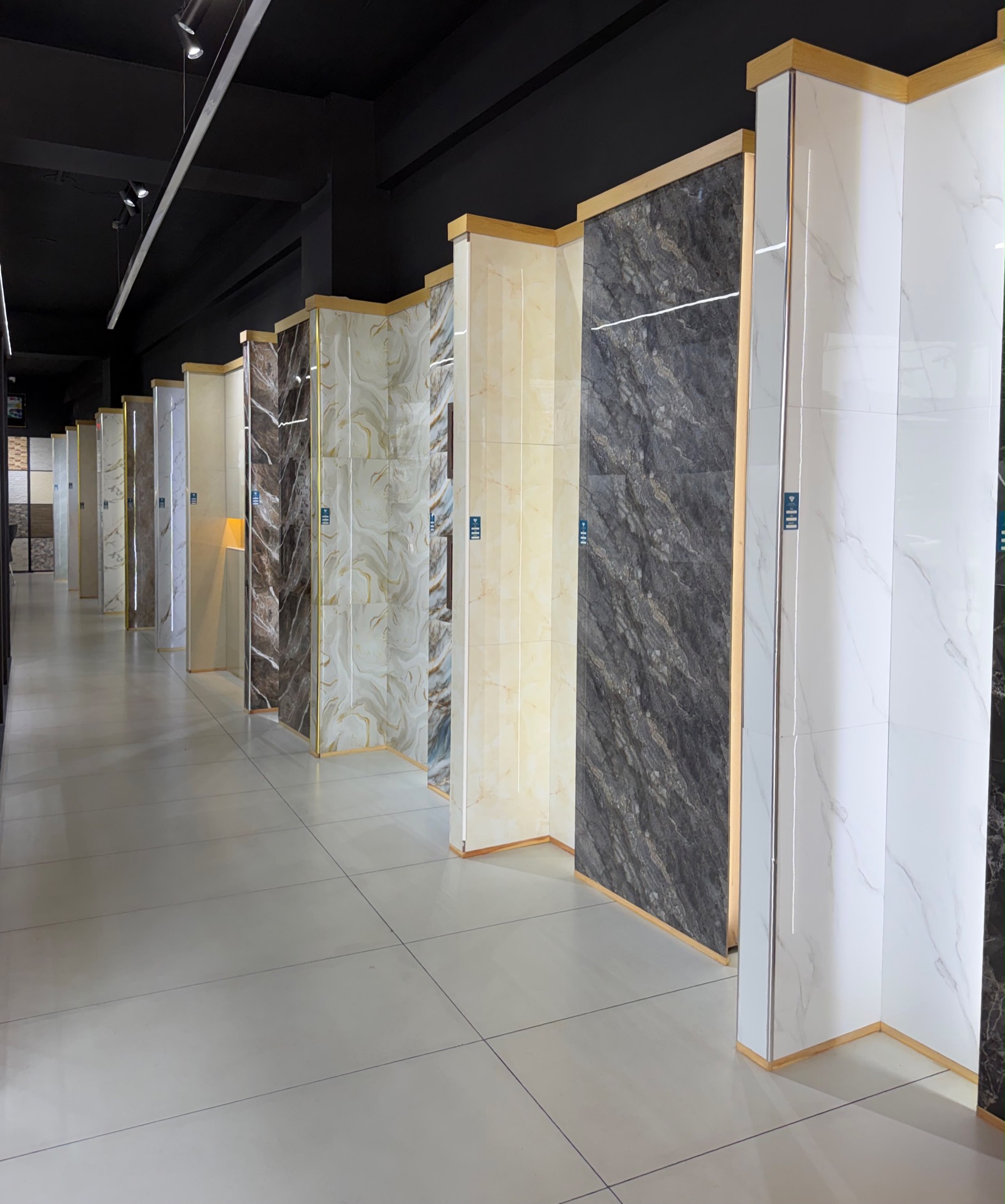 Wood-Look & Outdoor Tiles